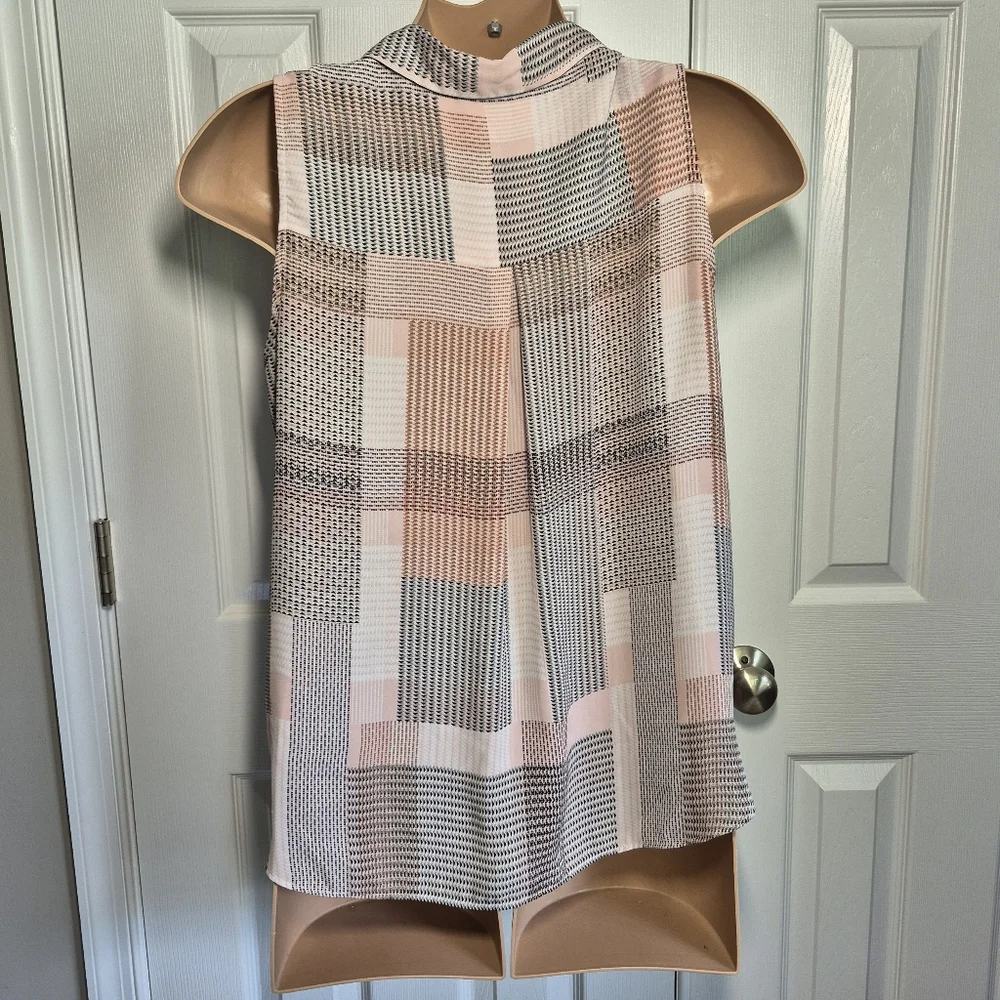 Rose +‎ Olive Sleeveless Light Pink Black Pattern Flowy Button Down Top Plus 1X